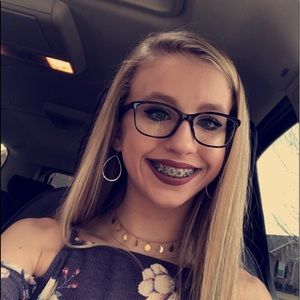 Meet your Posher, Ava